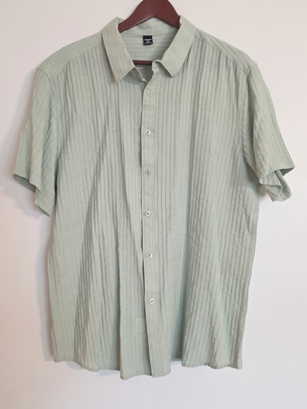 NWOT Men's Light Green Short-Sleeve Button-Up Shirt